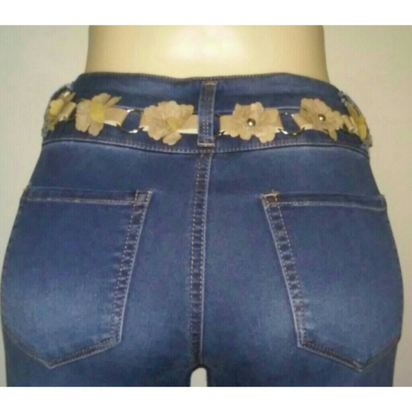 Taupe Linked Flower Belt - Picture 2 of 3